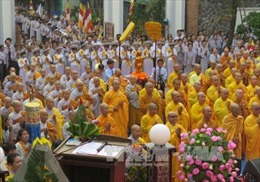 Tăng ni, Phật tử cả nước mừng Đại lễ Phật đản